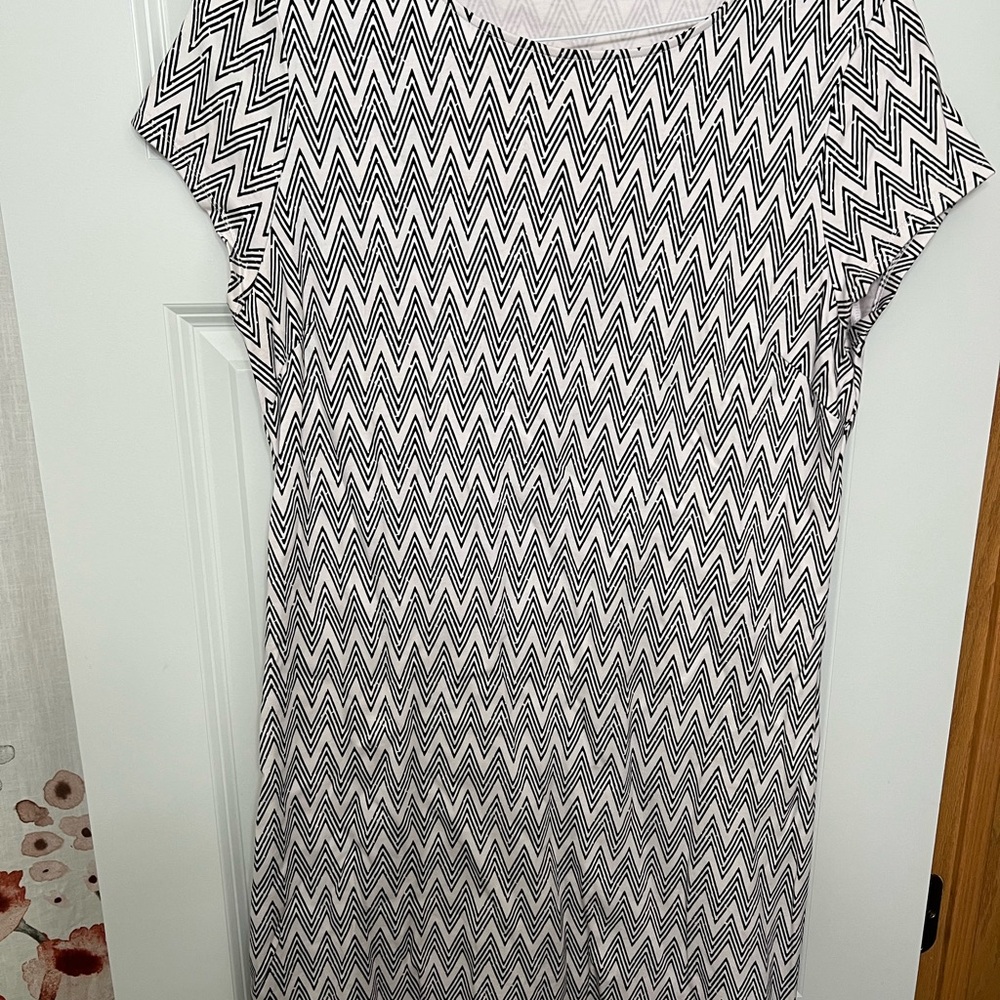 Black and White Zigzag Dress